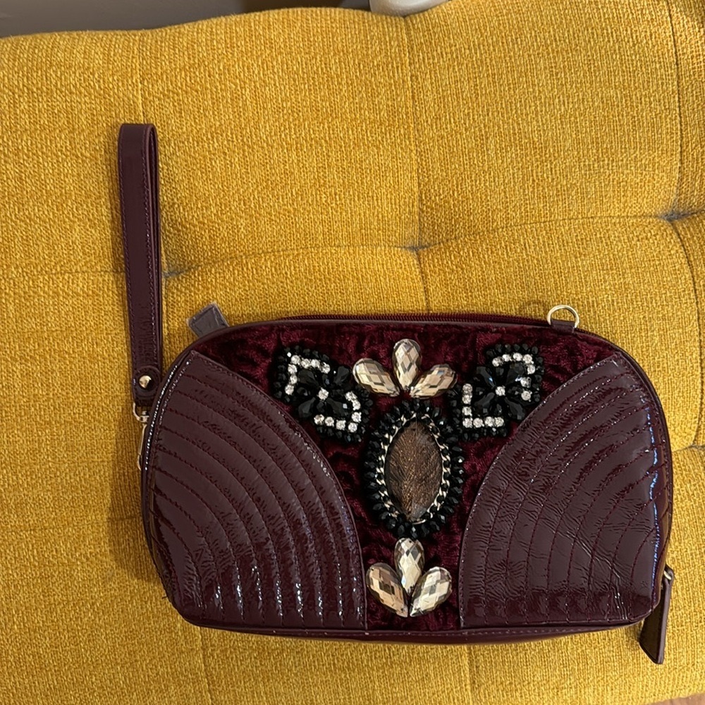 NWOT vintage Sharif 1827 evening bag with a wristlet , misplaced the strap 🍀🍀